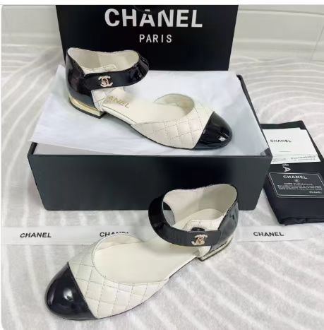CC CLASSIC MARY JANE FLATS IN WHITE AND BLACK QUILTED CALFSKIN - 35
