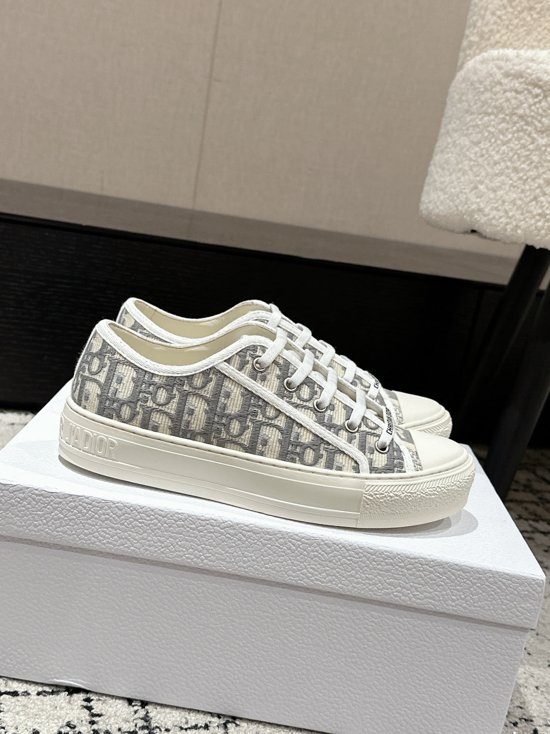 CD WALK'N SNEAKER IN GRAY EMBROIDERED COTTON - 35