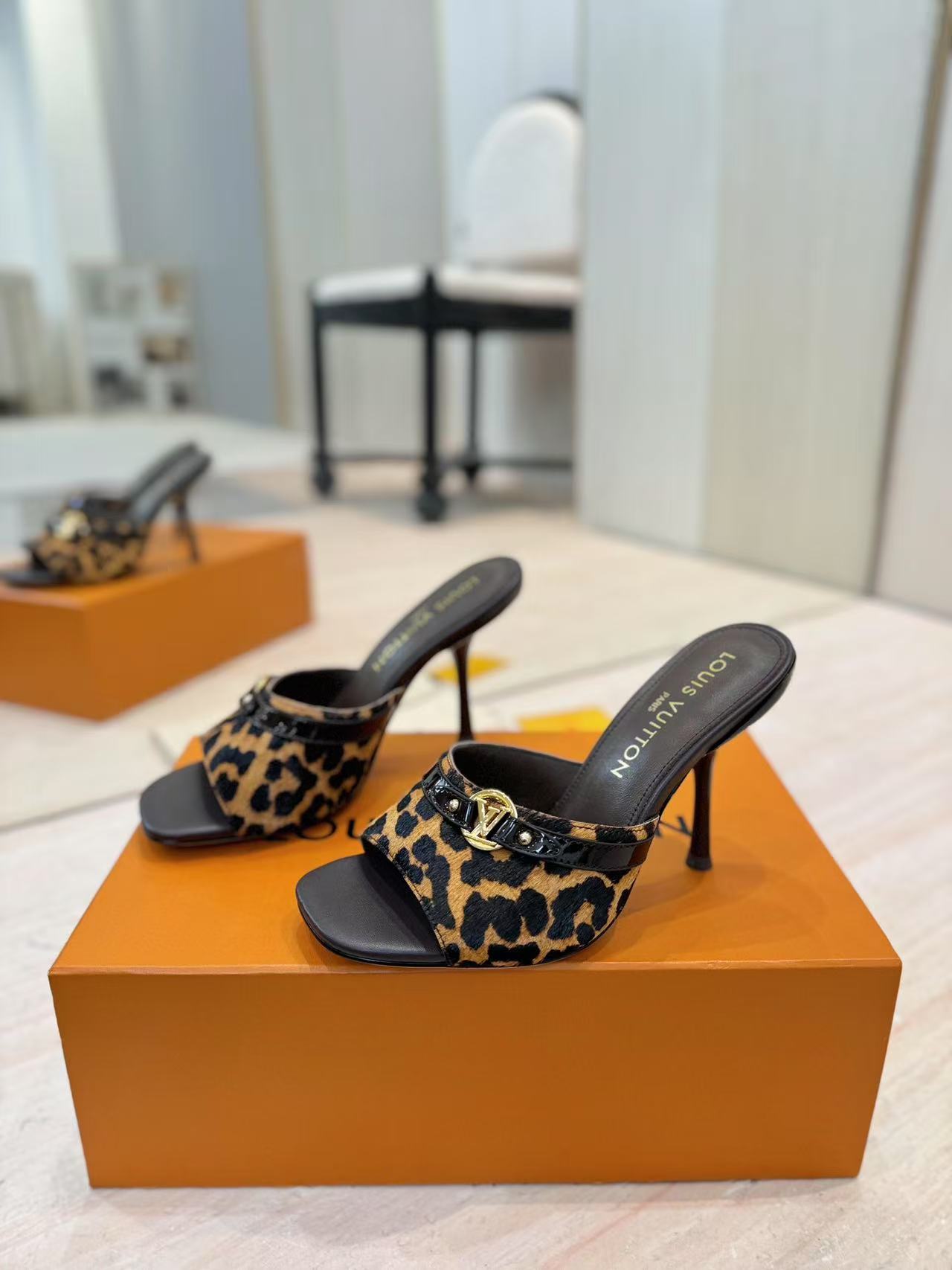 LV LEOPARD HIGH MULES IN BLACK AND BROWN FUR - 35