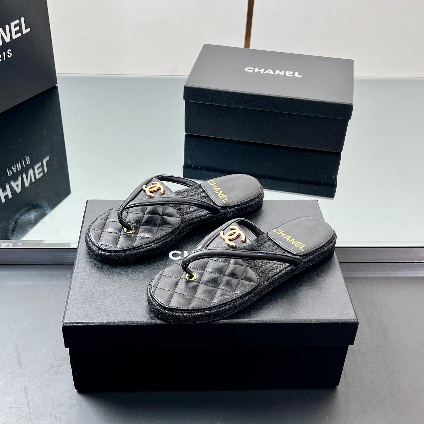 FLIP-FLOPS IN BLACK LAMBSKIN WITH RAFFIA - 35