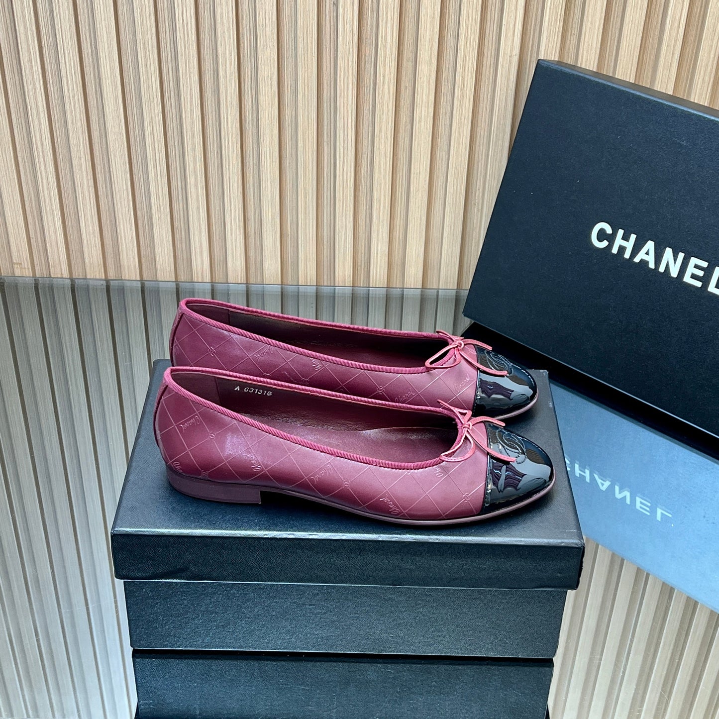 CHANEL 25S BALLET FLATS 20MM IN DEEP PLUM AND BLACK CALFSKIN GLOSSY WITH BOW - 35