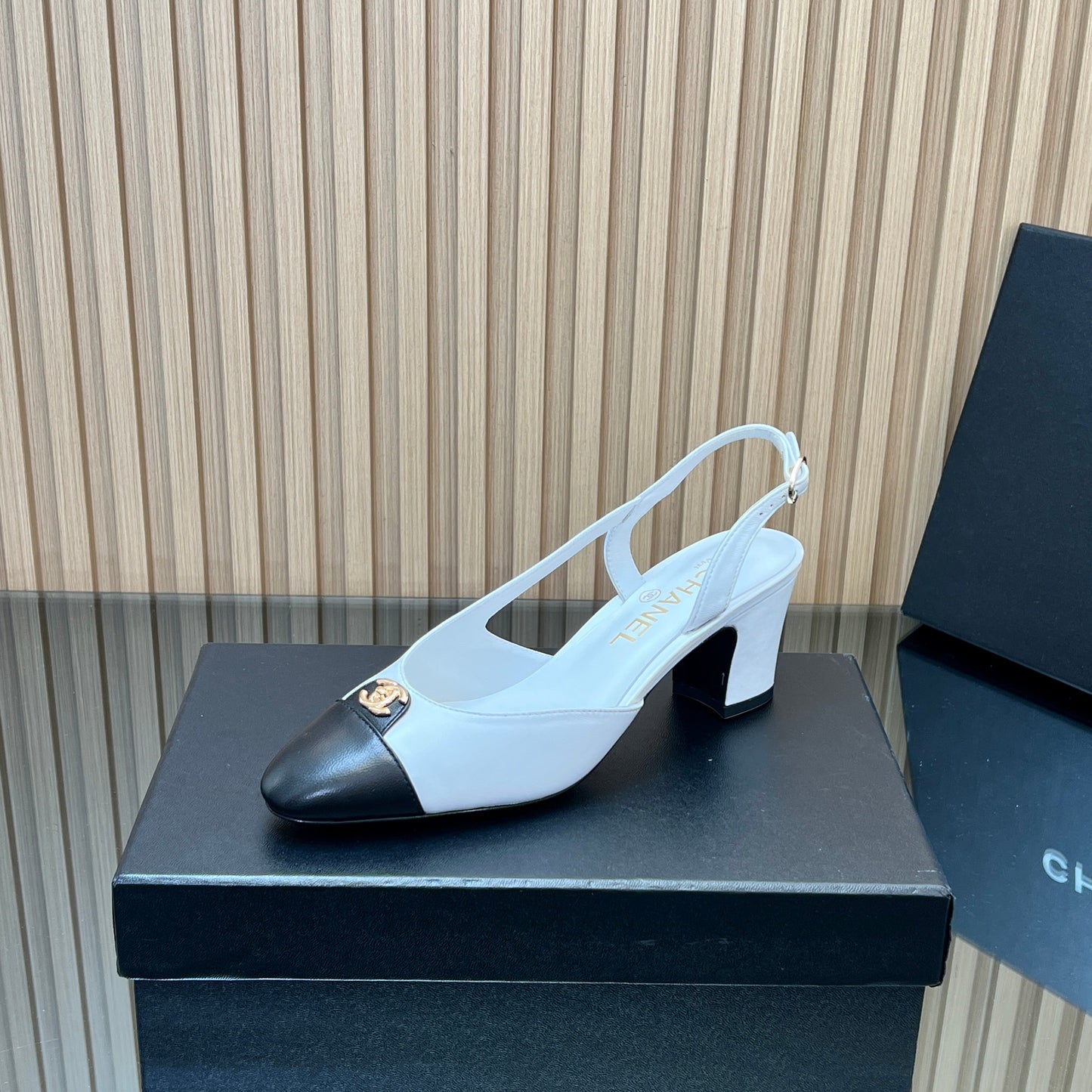 CHANEL 25S SLINGBACK SHOE LOGO 65MM IN WHITE CALFSKIN GOLD HARDWRE - 35