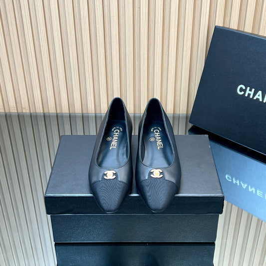 Балетки CHANEL 25S з логотипом, чорна теляча шкіра та канвас, золотиста фурнітура — 35