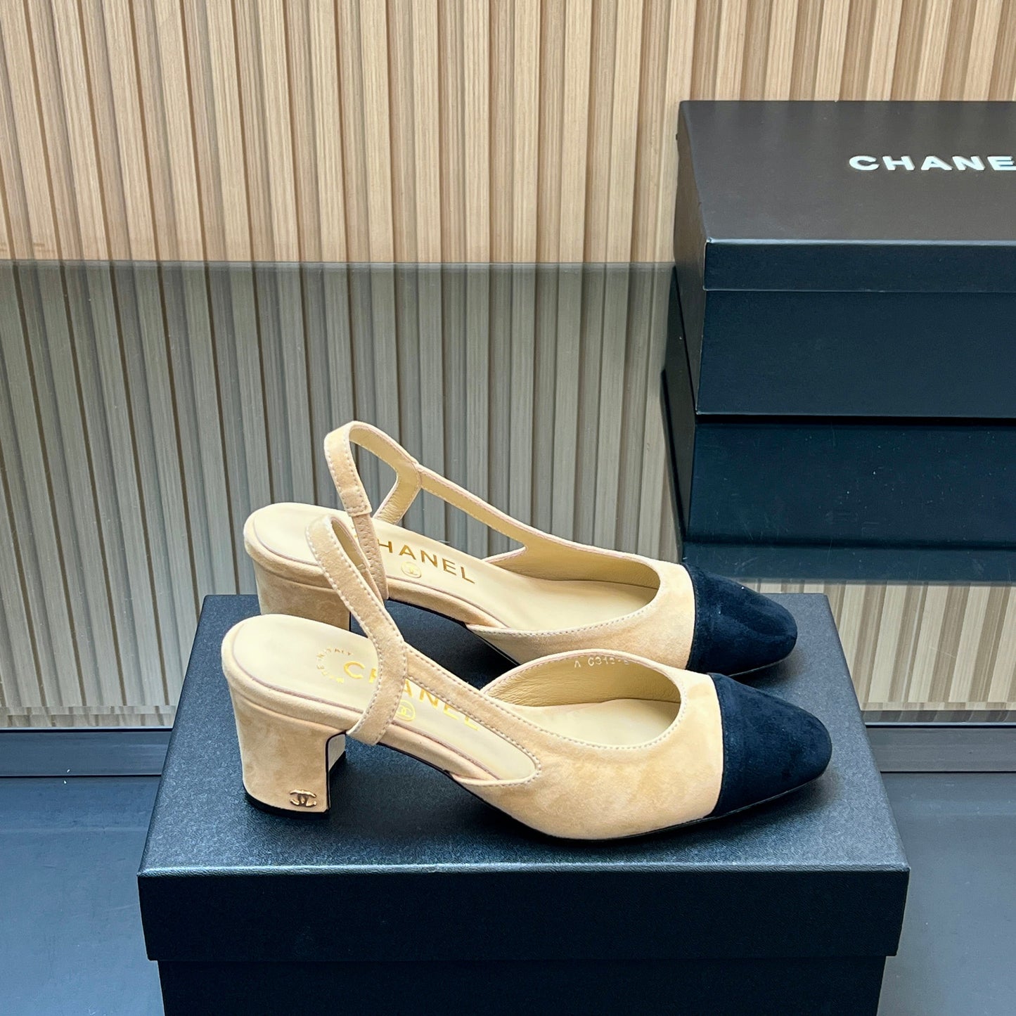 CHANEL 25S SLINGBACK SHOES IN BEIGE AND BLACK SUEDE - 35