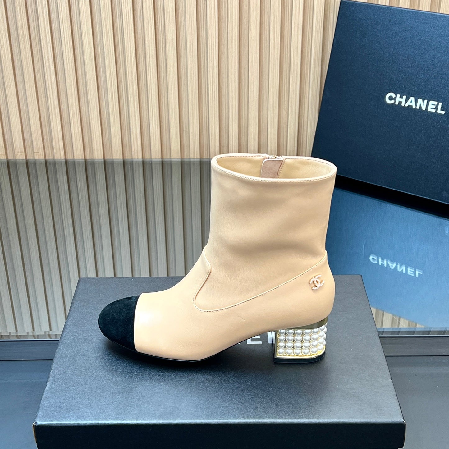 CHANEL 25S TALL BOOTS WITH PEARL DETAILS 50MM IN BEIGE CALFSKIN AND BLACK SUEDE - 35