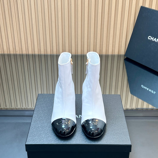 ЧОБОТИ CHANEL 25S З ЛАКОВИМ НОСКОМ, ВИСОТА ПІДБОРА 50 ММ, З БІЛОЇ ТА ЧОРНОЇ ТЕЛЯЧОЇ ШКІРИ - 35