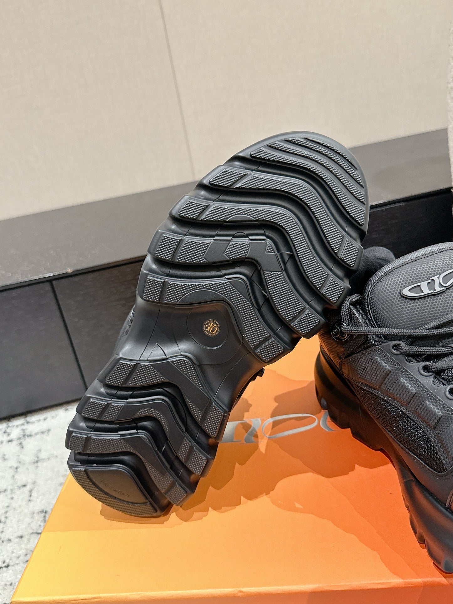 SNEAKER IN BLACK CALFSKIN AND BREATHABLE MESH 175308 - 35