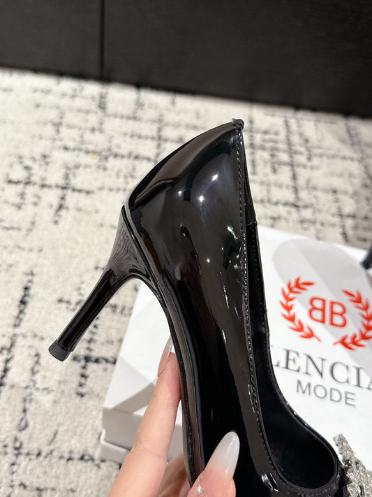 POINTED HIGH PUMPS IN BLACK PATENT CALFSKIN WITH CRYSTAL BUCKLE - 34