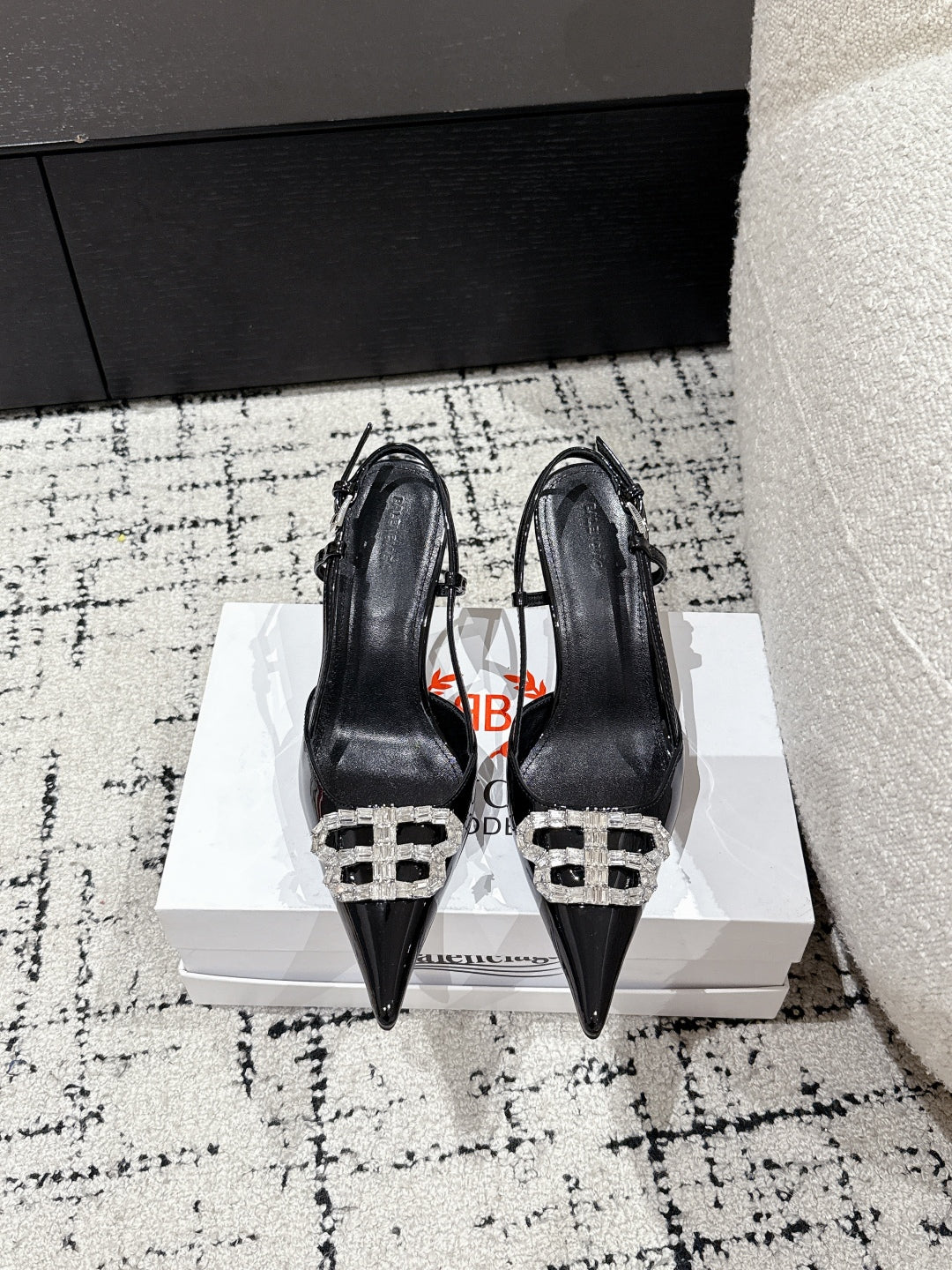 POINTED HIGH SLINGBACK IN BLACK PATENT CALFSKIN WITH CRYSTAL BUCKLE - 34
