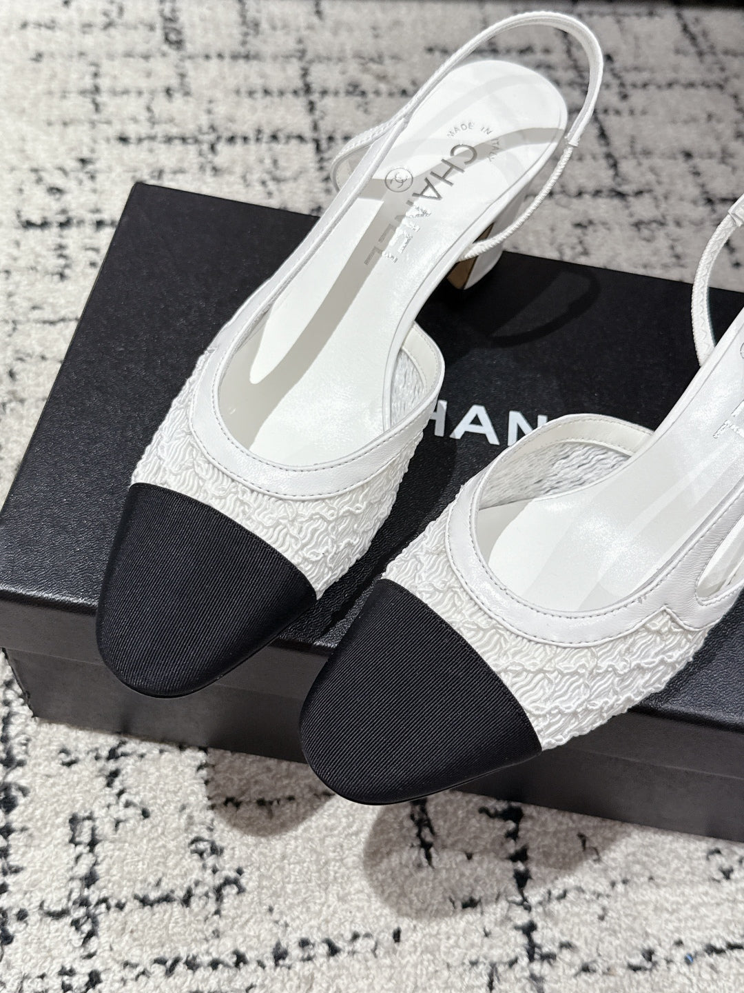 HIGH SLINGBACK 25S IN WHITE FABRIC AND BLACK CALFSKIN CANVAS - 35