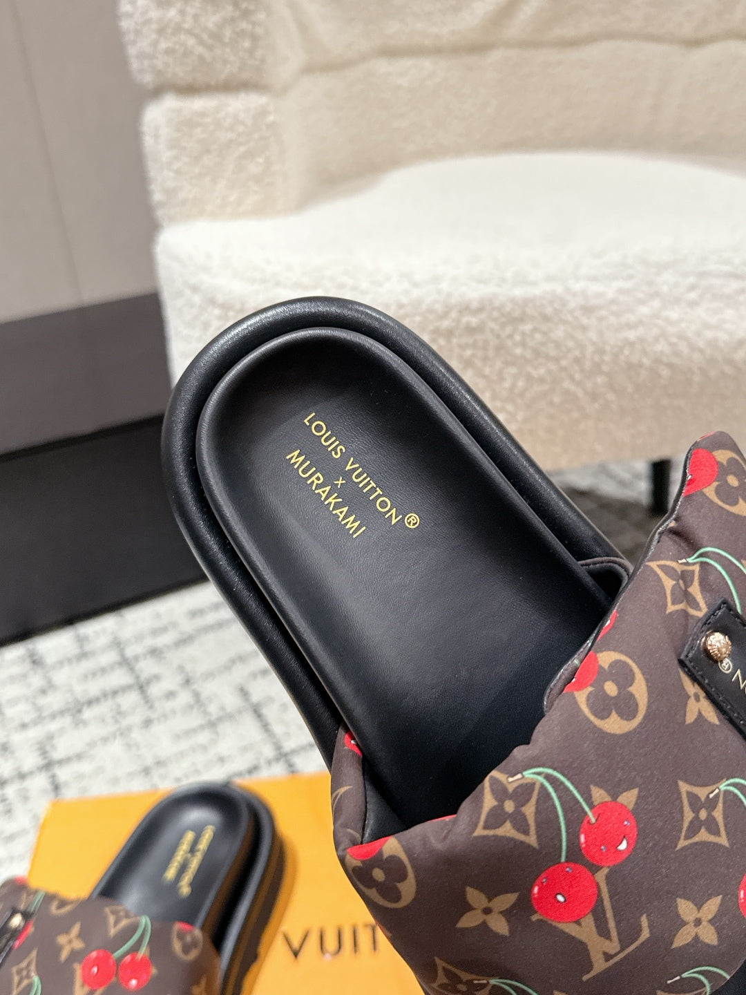 LV MIAMI-STYLE SANDALS 25S IN BROWN FABRIC AND BLACK CALFSKIN - 35