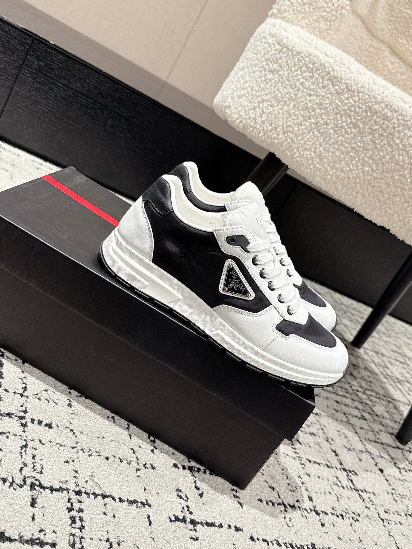 PRADA 25S MEN SNEAKERS LOGO IN WHITE AND BLACK NUBUCK AND CANVAS - 38