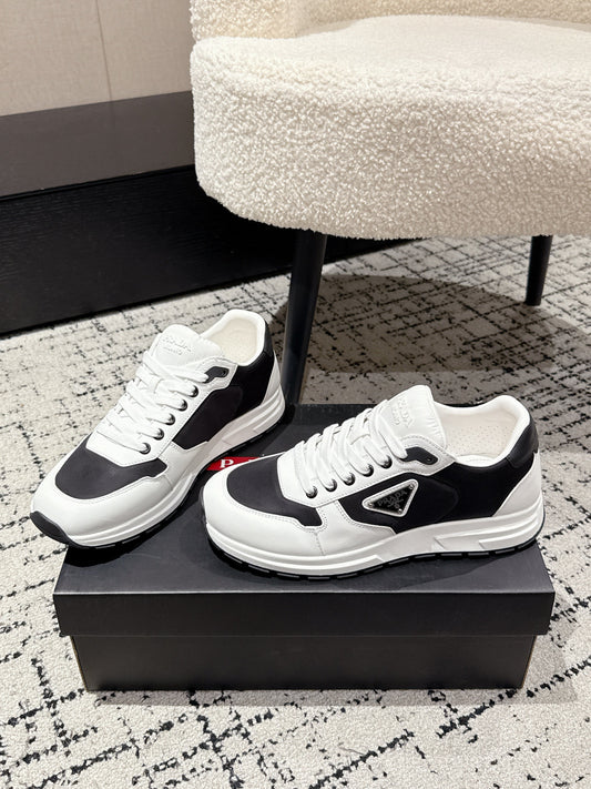 PRADA 25S MEN SNEAKERS LOGO IN WHITE AND BLACK NUBUCK AND CANVAS - 38
