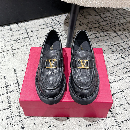 VLTN LOAFER 25S IN MATTE BLACK LEATHER WITH GOLD HARDWARE - 35