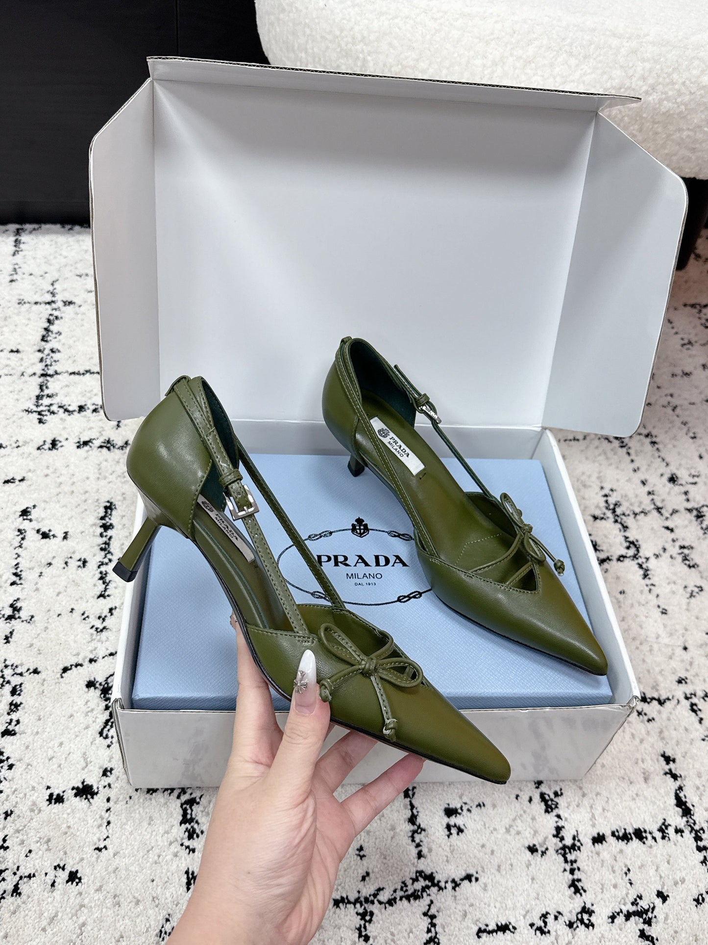 PRADA 26S POINTED-TOE HIGH HEELS 55MM IN DARK OLIVE GREEN CALFSKIN WITH BOW