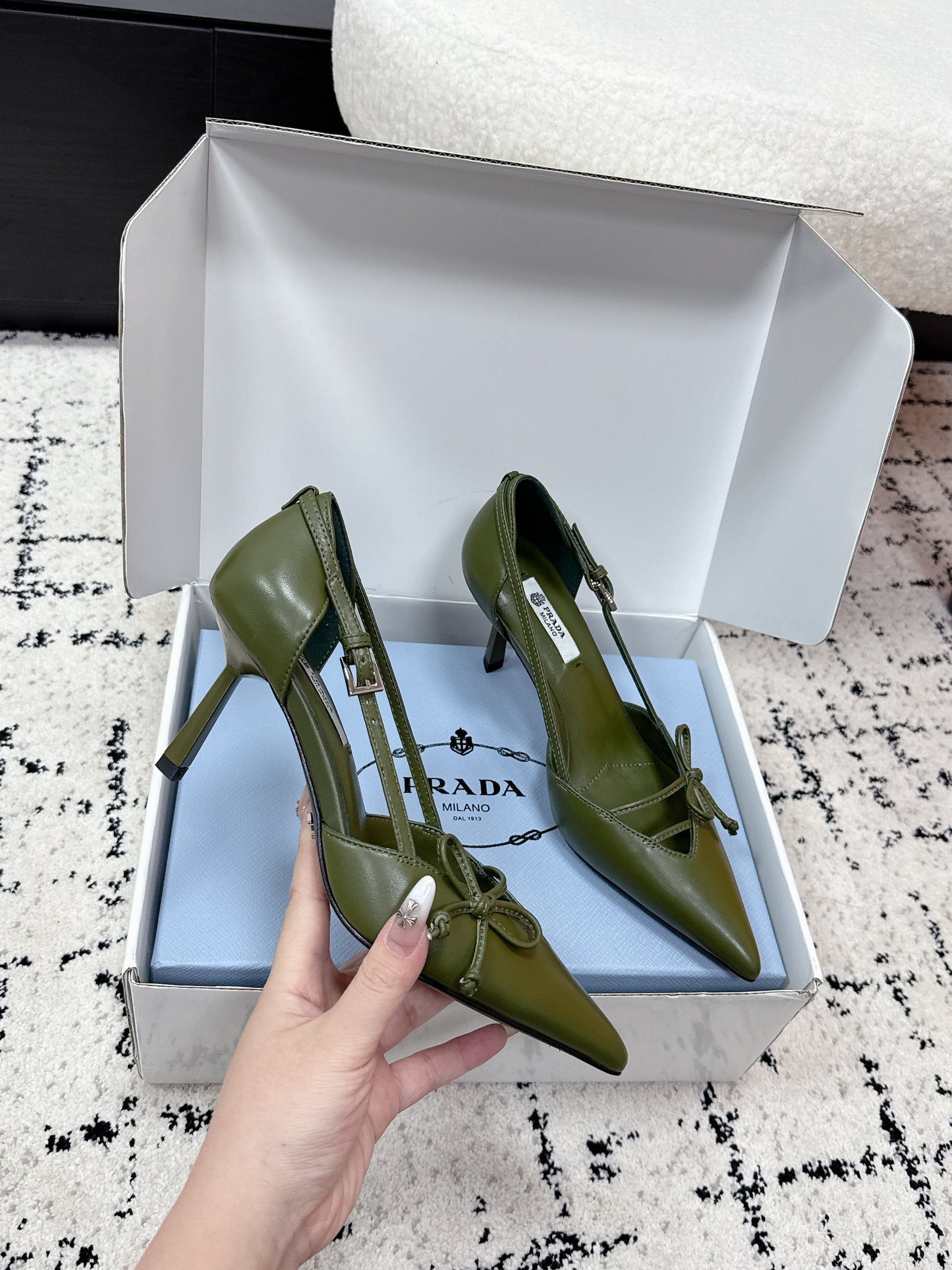 PRADA 26S POINTED-TOE HIGH HEELS 75MM IN DARK OLIVE GREEN CALFSKIN WITH BOW