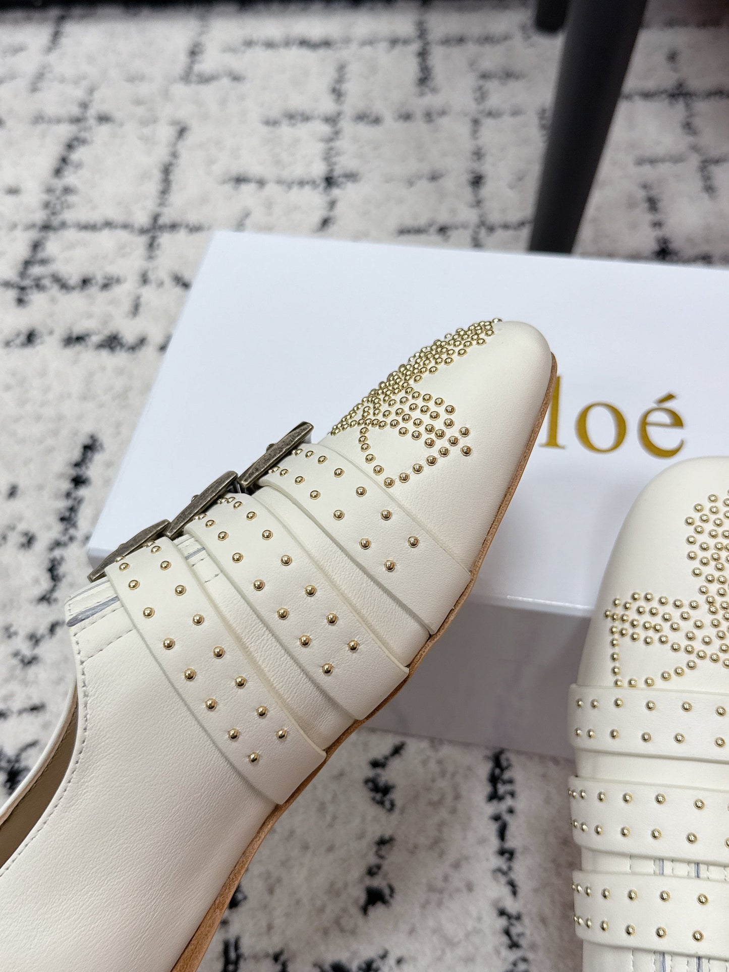 CHLOÉ 26S FLAT SHOES IN WHITE CALFSKIN WITH METAL STUDS