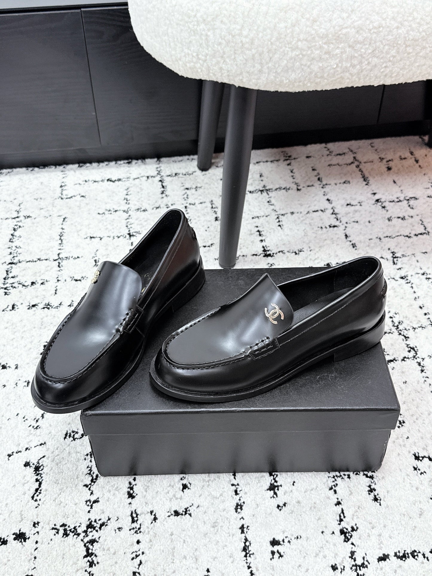 CHANEL 26S LOAFERS IN BLACK SMOOTH CALFSKIN WITH CC LOGO