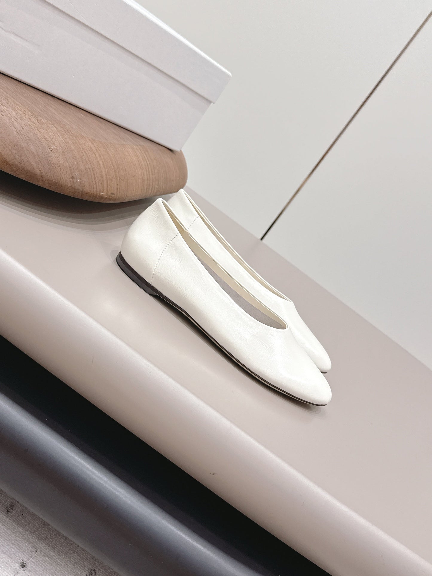 THE ROW 26S BALLET FLATS IN WHITE CALFSKIN