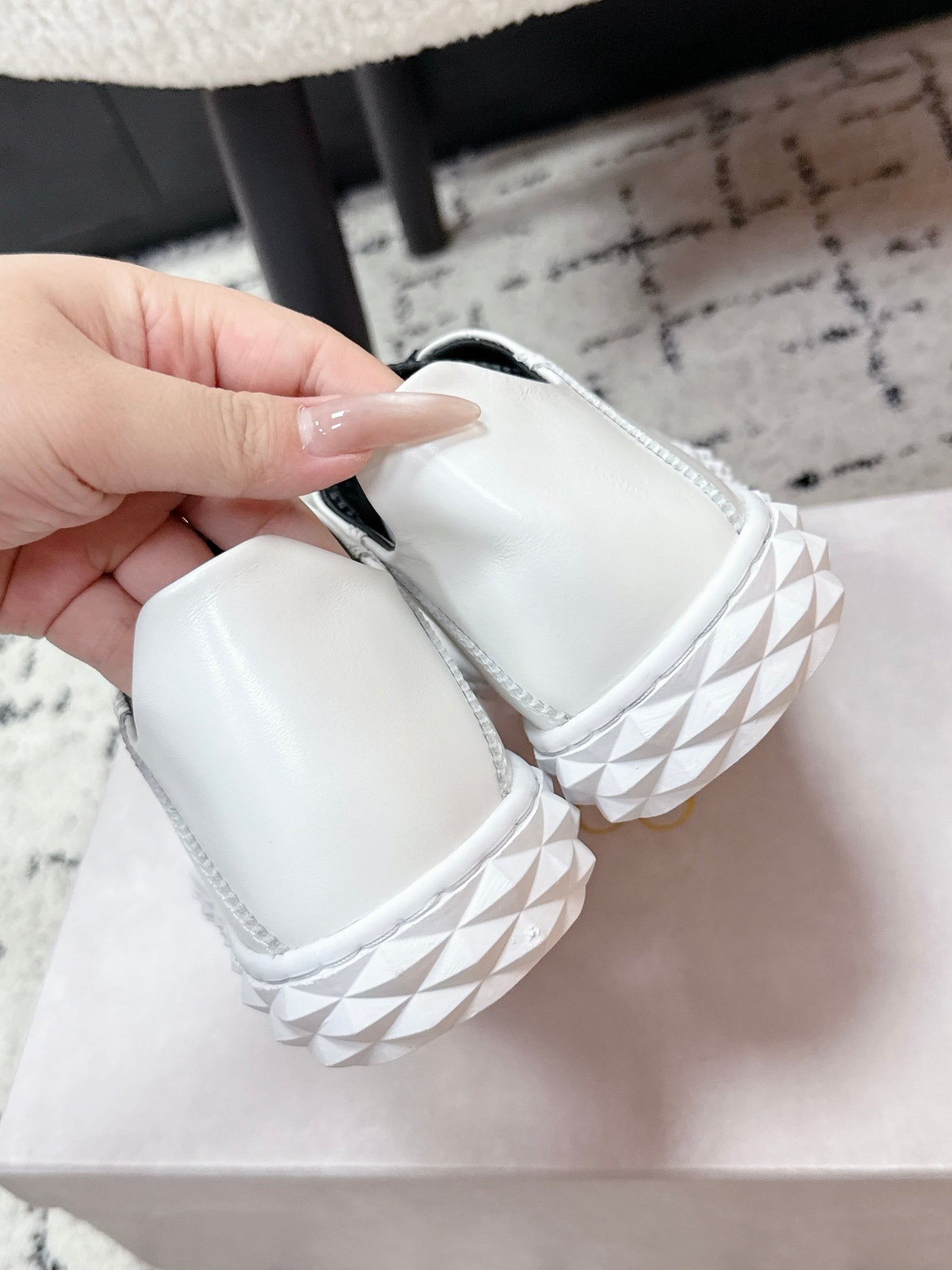 КРОСІВКИ JIMMY CHOO 26S З БІЛОЇ ЗАМШІ