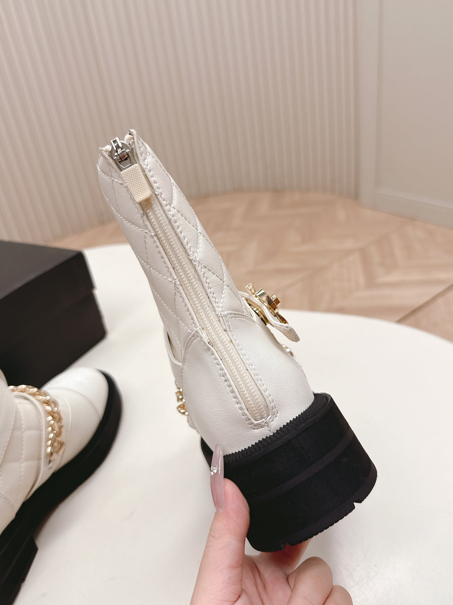 CHANEL ANKLE BOOTS 25S IN WHITE LAMBSKIN WITH GOLD HARDWARE - 35