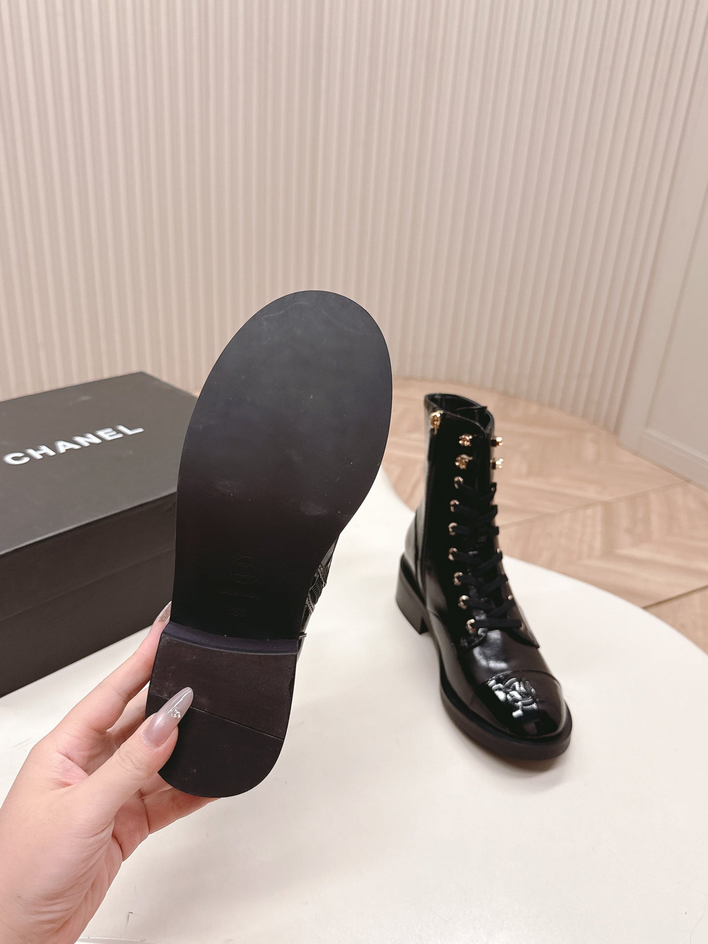CHANEL ANKLE BOOTS 25S IN BLACK SHINY LAMBSKIN WITH ZIPPER - 35