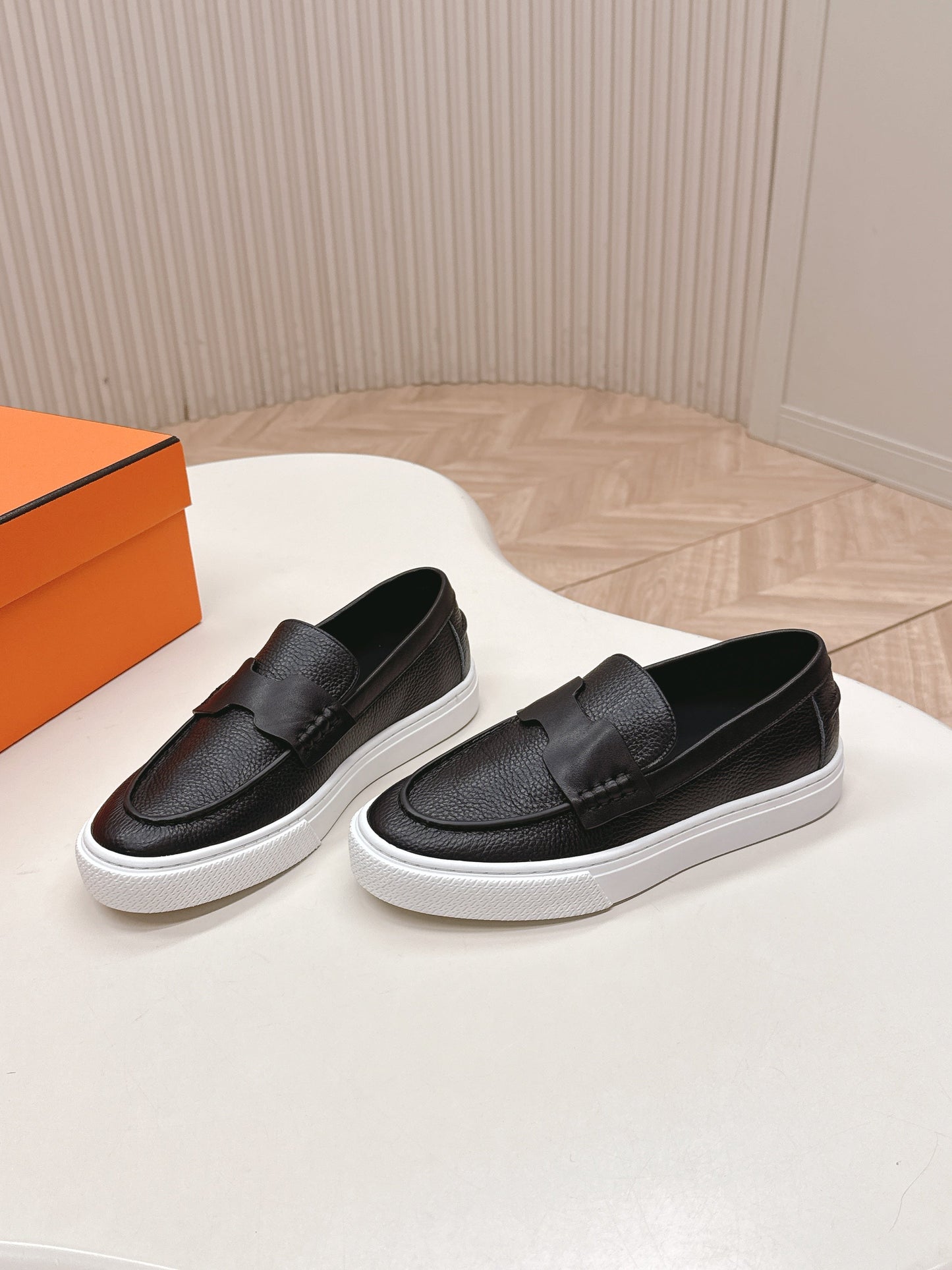 HM 25S SLIP-ON IN BLACK GRAINED LEATHER - 35