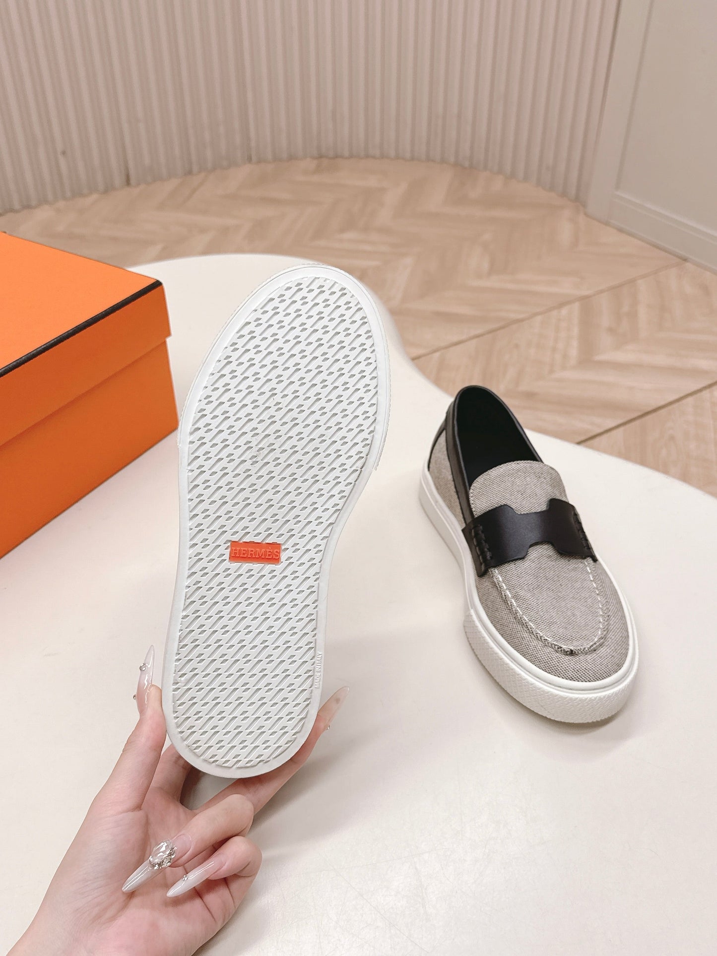 HM 25S SLIP-ON IN LIGHT GREY CANVAS AND BLACK LAMBSKIN - 35