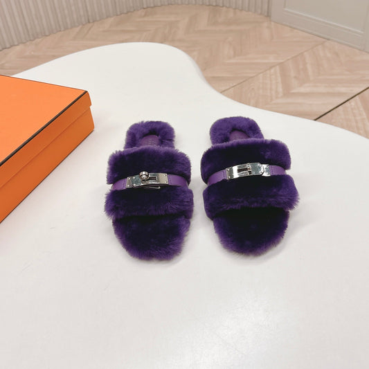 HM 25S ORAN SANDAL З ТЕМНО-ФІОЛЕТОВОГО ХУТРА ВІВЦІ ЗІ СРІБНОЮ ФУРНІТУРОЮ - 35