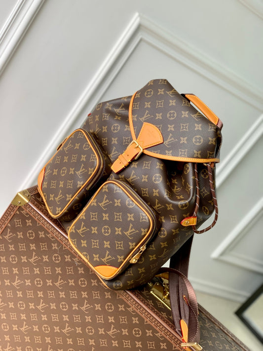ВАНТАЖНИЙ РЮКЗАК MONTSOURIS 40 З КОРИЧНЕВОЇ ОВЕЧОЇ ШКІРИ З МОНОГРАМОЮ