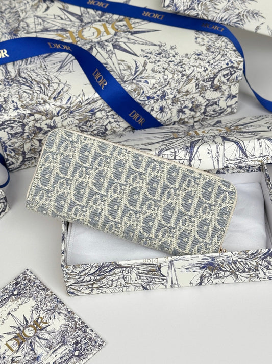 DIOR 25S ДОВГИЙ ГАМАНЕЦЬ НА БЛИСКАВЦІ 19 З ЖАКАРДОВОГО ПОЛОТНА OBLIQUE СВІТЛО-БЛАКИТНОГО КОЛЬОРУ