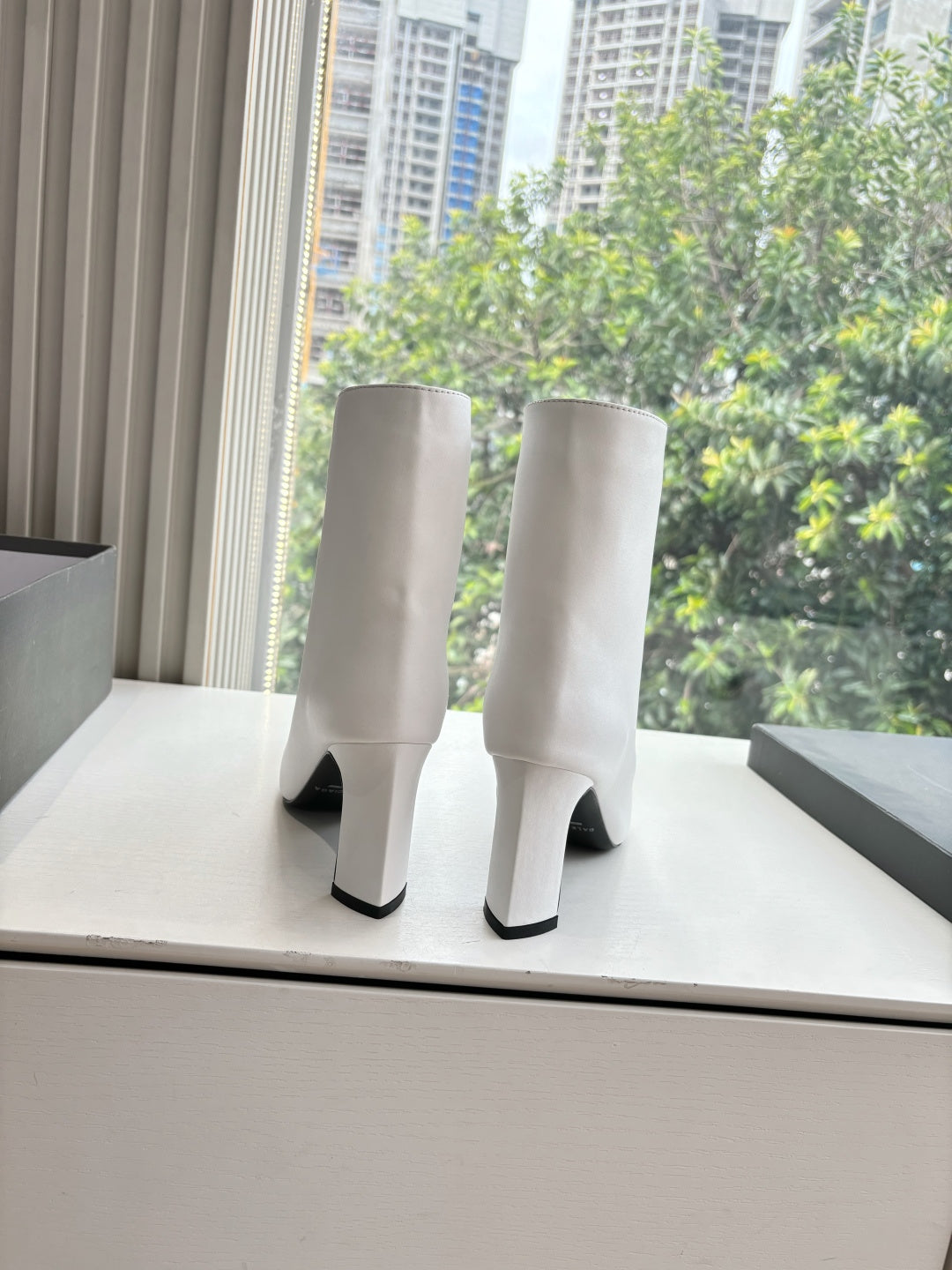 BALENCIAGA 25S ANKLE BOOTS IN WHITE COW LEATHER - 34