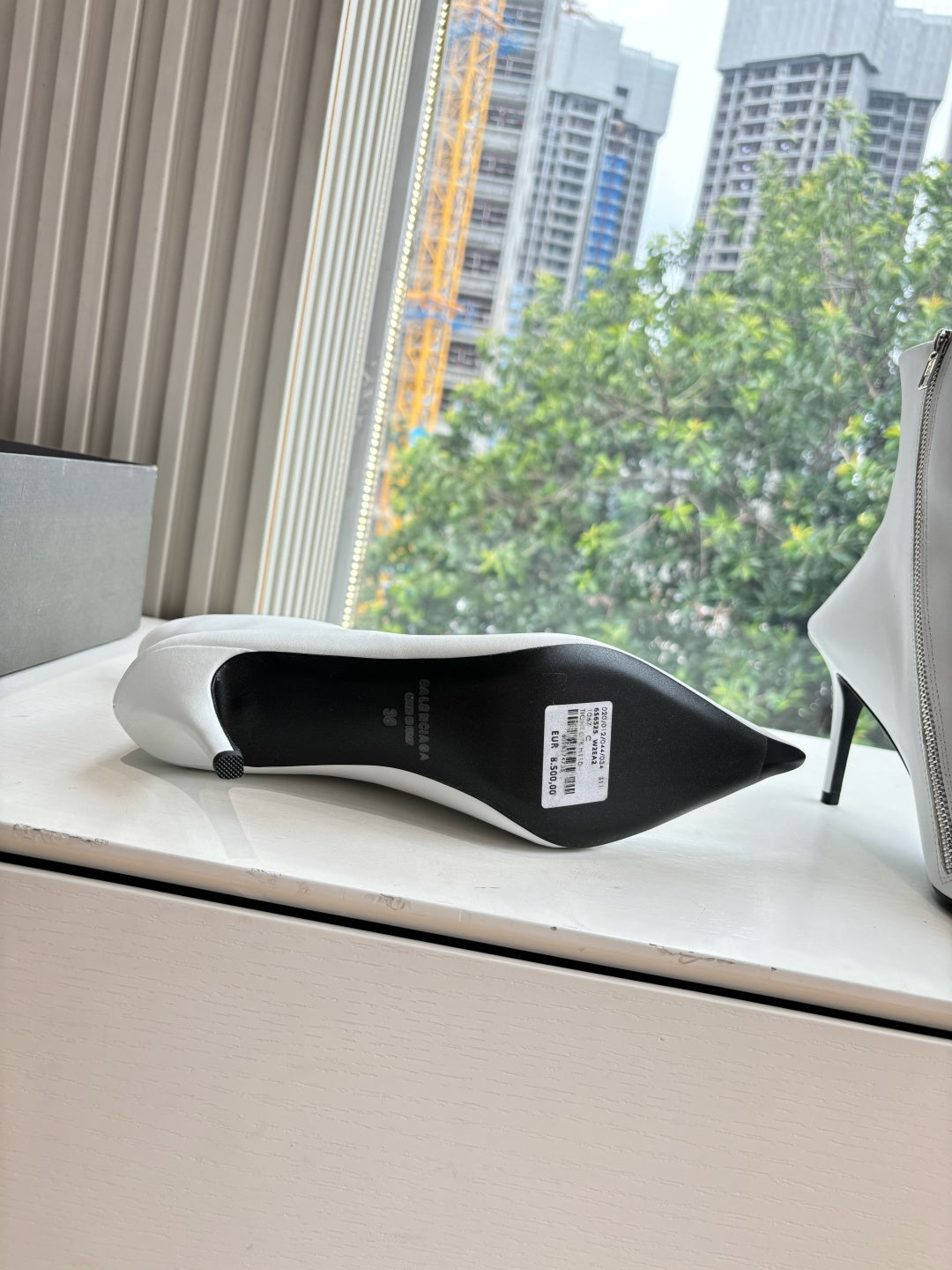 BALENCIAGA 25S ANKLE BOOTS WITH ZIPPER IN WHITE COW LEATHER - 34