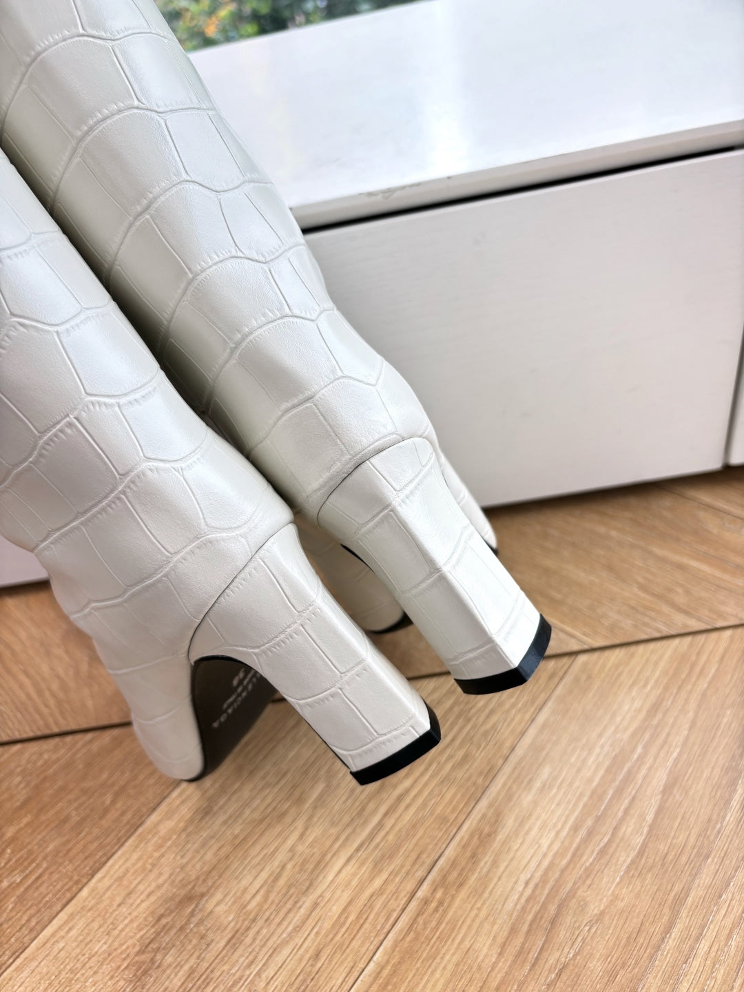 BALENCIAGA 25S HIGH BOOTS IN WHITE EMBOSSED COW LEATHER - 34