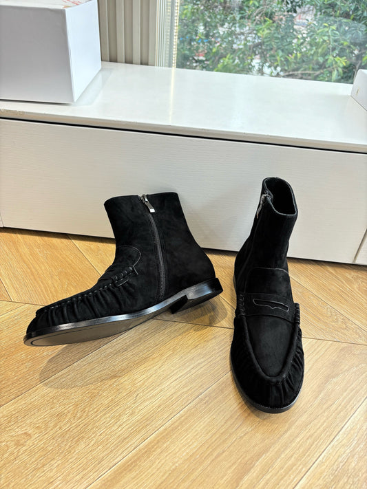 YSL 25S КОРОТКІ ЧОБОТИ НА ПЛОСКІЙ ПІДОШВІ З ЧОРНОЇ ЗАМШІ З БІЧНОЮ БЛИСКАВКОЮ - 35