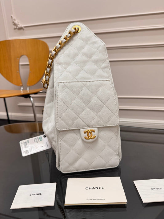 СУМКА CHANEL HOBO 25S 40 З БІЛОЇ ІКРЯНОЇ ШКІРИ ІЗ ЗОЛОТОЮ ФУРНІТУРОЮ