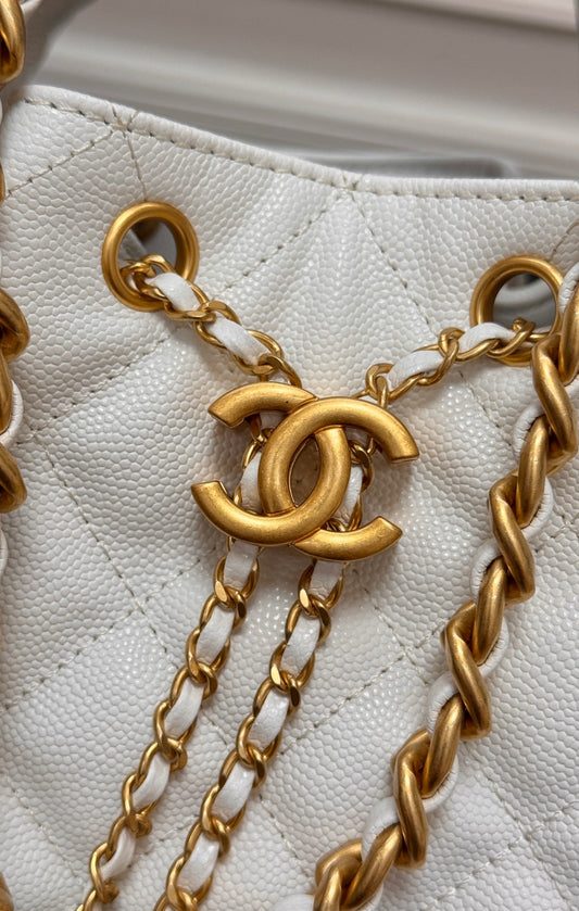 CHANEL 25S СУМКА HOBO 30 З БІЛОЇ ІКРЯНОЇ ШКІРИ ІЗ ЗОЛОТОЮ ФУРНІТУРОЮ