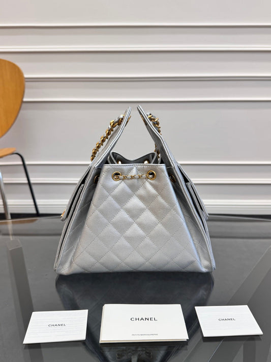 СУМКА CHANEL 25S HOBO 30 З СРІБНОЇ ІКРИСТОЇ ШКІРИ ІЗ ЗОЛОТОЮ ФУРНІТУРОЮ