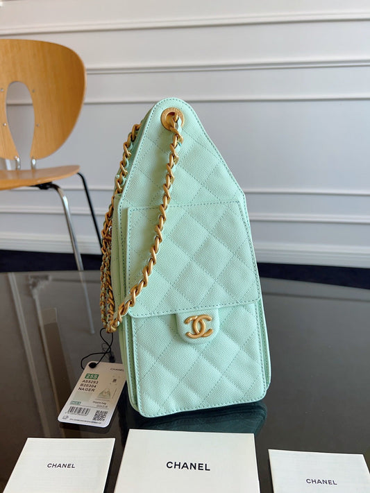CHANEL 25S СУМКА HOBO 30 З ІКРИСТОЇ ШКІРИ КОЛЬОРУ МОРСЬКОЇ ПІНИ ІЗ ЗОЛОТОЮ ФУРНІТУРОЮ