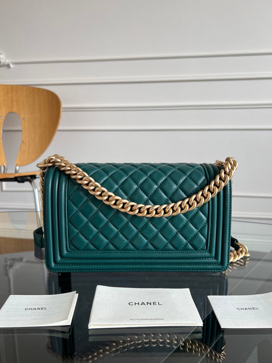 CHANEL 25S СУМКА BOY 25 З ТЕМНО-ЗЕЛЕНОЇ ОВЕЧОЇ ШКІРИ