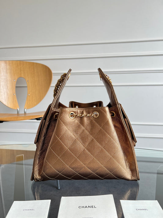 СУМКА CHANEL 25S HOBO 30 З МЕТАЛІЗОВАНОЇ КОРИЧНЕВОЇ ІКРЯНОЇ ШКІРИ ІЗ ЗОЛОТОЮ ФУРНІТУРОЮ