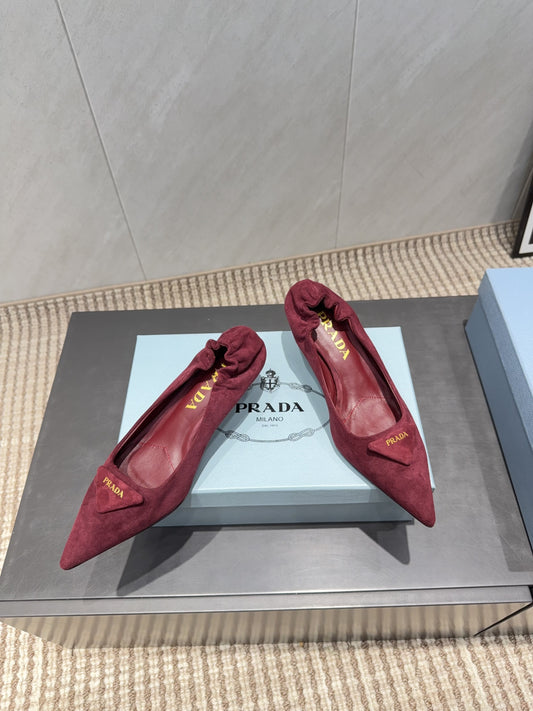 ТУФЛІ PRADA 26S 55 ММ З ТЕМНО-ЧЕРВОНОЇ ЗАМШІ З ЛОГОТИПОМ