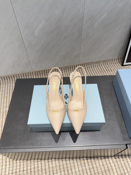 Високі туфлі-слінгбеки PRADA 26S із загостреним носком, 55 мм, тілесного кольору, з овчини