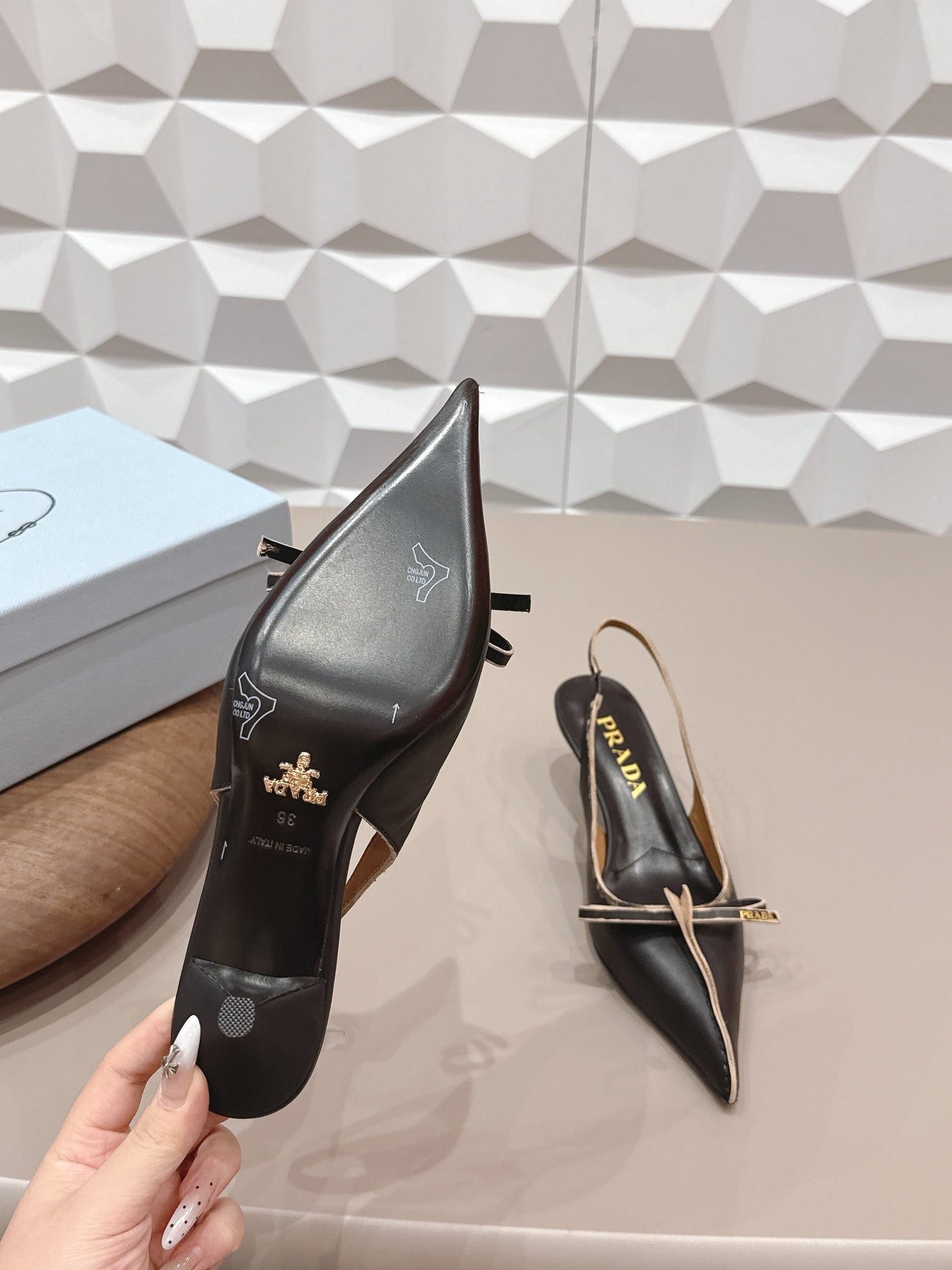 PRADA 26S ГОСТРОНОСІ ТУФЛІ-СЛІНГБЕКИ НА ВИСОКИХ ПІДБОРАХ 55 ММ З ЧОРНОЇ ТЕЛЯЧОЇ ШКІРИ З БАНТОМ