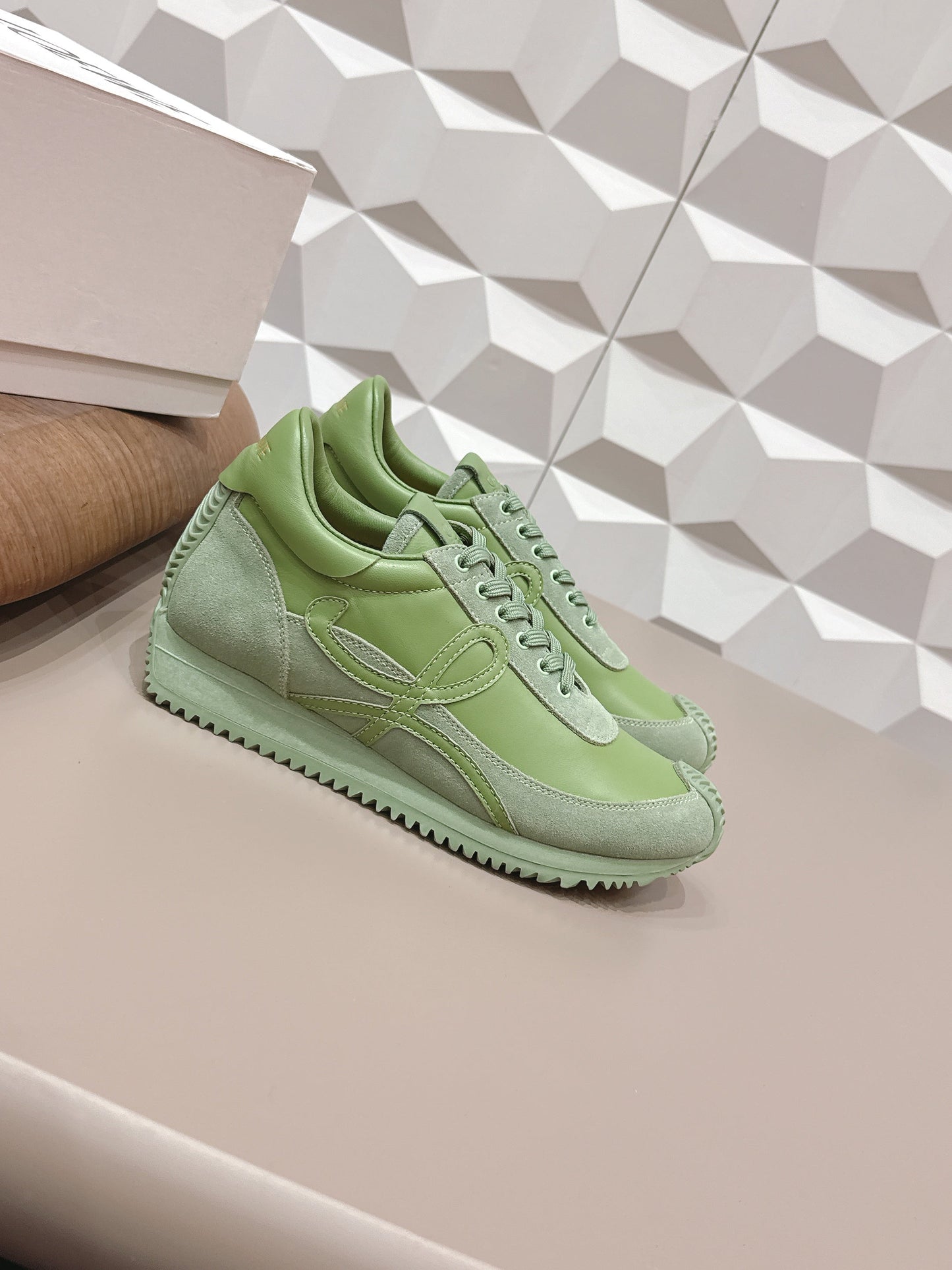КРОСІВКИ LOEWE 26S FLOW RUNNER З ТЕЛЯЧОЇ ШКІРИ ТА ЗАМШІ КОЛЬОРУ ОЛИВКОВИЙ ЗЕЛЕНИЙ