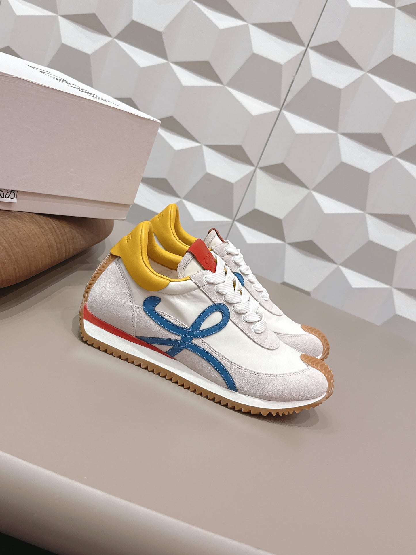 КРОСІВКИ LOEWE 26S FLOW RUNNER СВІТЛО-СІРА ЗАМША ЖОВТА ТА СИНЯ ТЕЛЯЧА ШКІРА