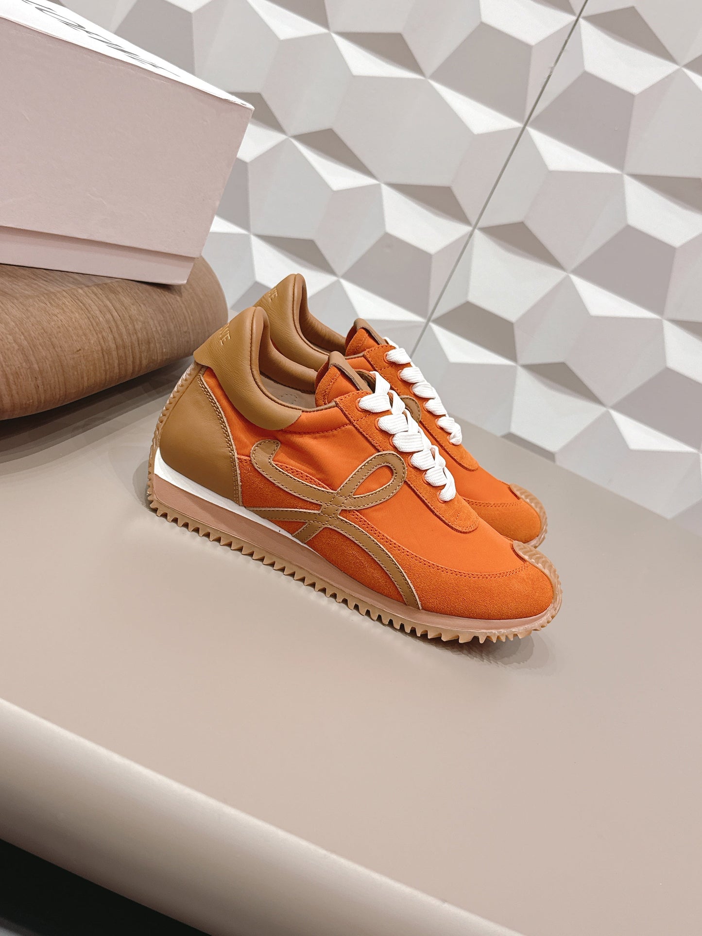 Кросівки LOEWE 26S FLOW RUNNER зі шкіри теляти та замші помаранчевого кольору