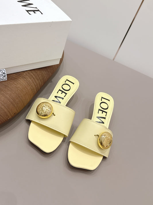LOEWE 26S БОСОНІЖКИ З КВАДРАТНИМ НОСКОМ 45 ММ ЗІ СВІТЛО-ЖОВТОЇ ТЕЛЯЧОЇ ШКІРИ З ЗОЛОТОЮ ФУРНІТУРОЮ