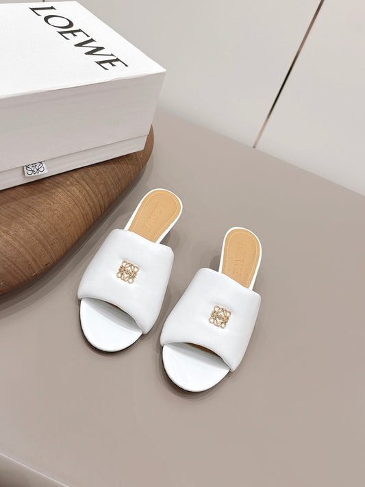 БОСОНІЖКИ-МУЛІ LOEWE 26S НА ПІДБОРАХ 45 ММ З БІЛОЇ ОВЕЧОЇ ШКІРИ ІЗ ЗОЛОТОЮ ФУРНІТУРОЮ