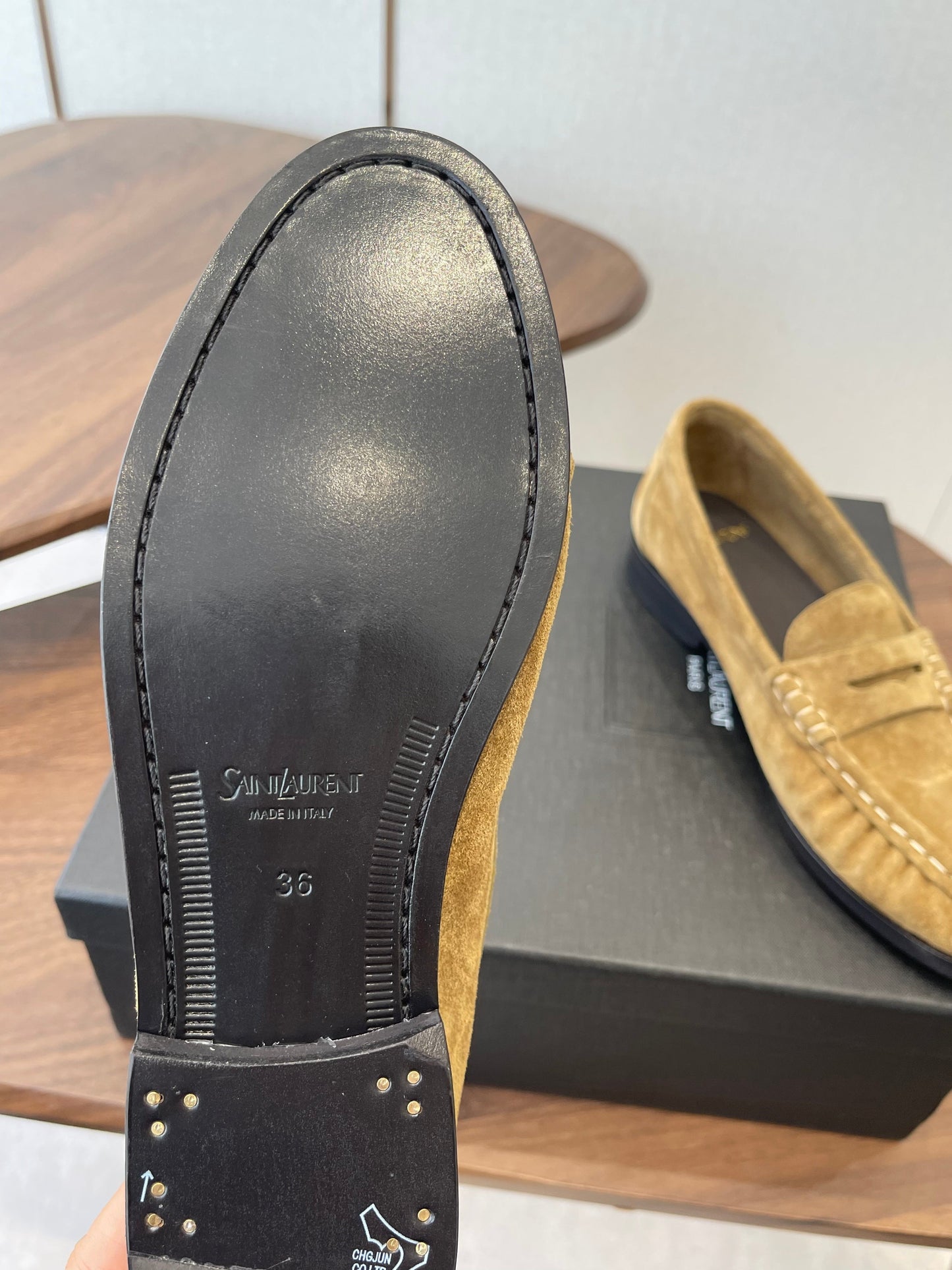 Лофери YSL 26S зі світло-коричневої замші